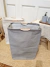 CESTO ROPA SUCIA IMPERMEABLE | GRIS Y MADERA |