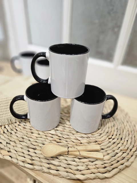 TAZA BLANCA | INTERIOR NEGRO |