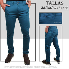 Pantalón licrado de textura galleta en color petróleo, modelo ajustado con detalles en la parte trasera y lateral.