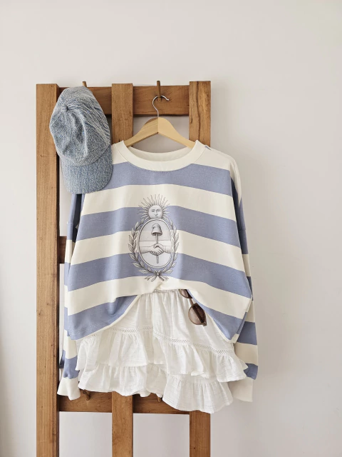 Buzo REPUBLICA CELESTE - comprar online