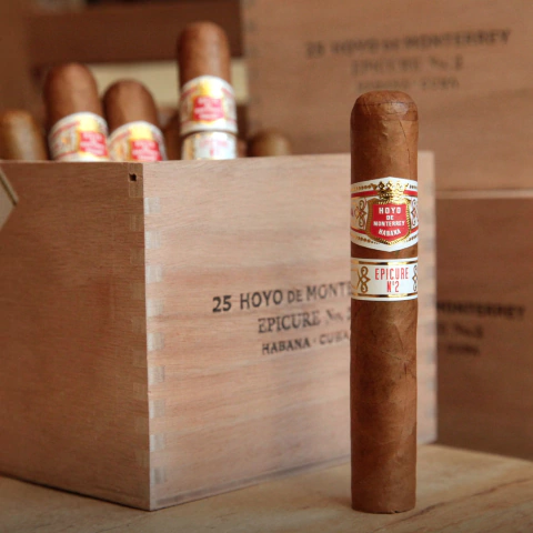 Hoyo de Monterrey Epicure N°2 - X 3 Unidades petaca cerrada