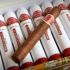 Romeo y Julieta Romeo Nº3 Tubo - X 3 Unidades petaca cerrada en internet