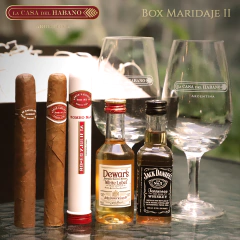 Box Maridaje II - Marevas de Rafaél González y Romeo y Julieta con dos destilados y accesorios