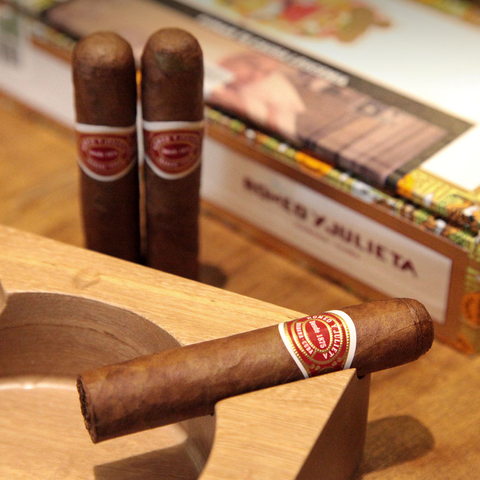 Romeo y Julieta Petit Royal - X 25 Unidades caja cerrada