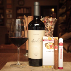 Combo #69 - Romeo y Julieta Petaca x 5 romeo Nº2 con Vino Malma Merlot