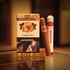 Romeo y Julieta Romeo Nº3 Tubo - X 3 Unidades petaca cerrada