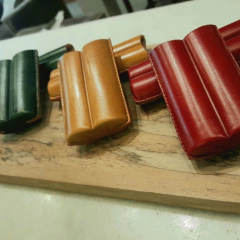 Purera Lubinski de cuero Italiano dos divisiones cepo medio Chica