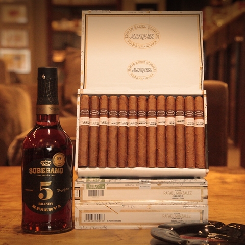 COMBO #55 - PETIT CORONAS DE RAFAEL GONZALEZ CON BRANDY SOBERANO 5