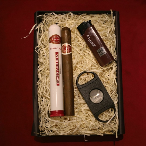 Box #44 - Romeo Nro. 1