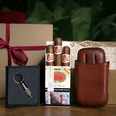 BOX #53 - REGALO ESPECIAL PARA LAS FIESTAS - PETACA HOYO DE MONTERREY PETIT ROBUSTO CON ACCESORIOS