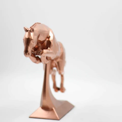 Cavalo I Saltando I Escultura na internet