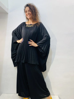 Camiseta Maxi Plissada Crepe Preto - loja online