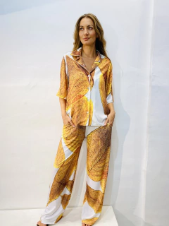 Camisa Social Manga Curta Crepe Folhas Douradas