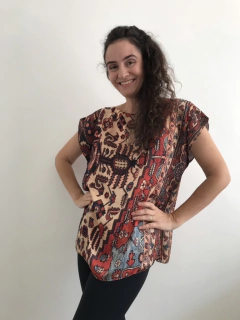 Camiseta Kaftan Cetim Tapete Bege na internet