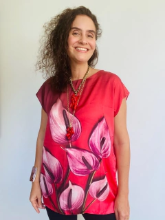 Camiseta Kaftan Cetim Antúrio Vermelho na internet