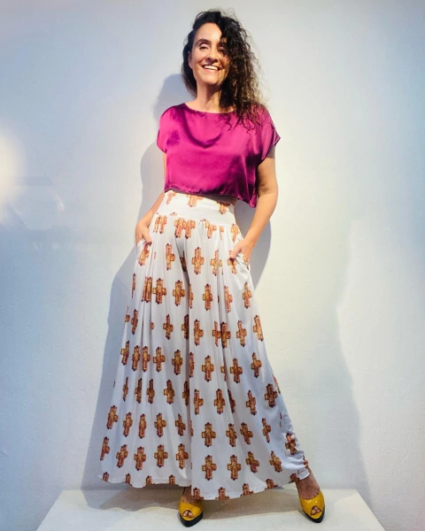 Camiseta Cropped Cetim Uva