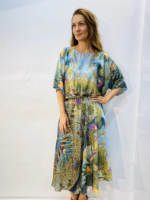 Vestido Morcego Saia Evase Cetim Arara Verde