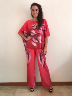 Camiseta Maxi Morcego Cetim Antúrio Vermelho - buy online
