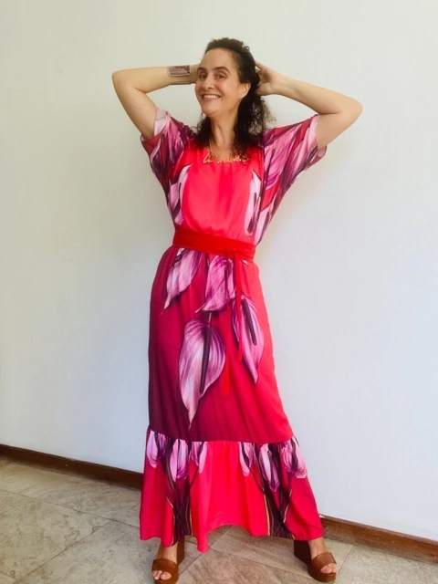 Vestido Morcego Babado Longo Crep Antúrio Vermelho