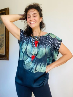 Camiseta Kaftan Curta Seda Pluma Verde on internet