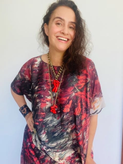 Camiseta Morcego Cetim Monet Vermelho na internet