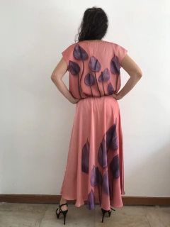 Saia Longa Evasê Cetim Antúrio Rosa - ALESSA