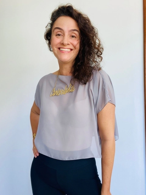 Camiseta Cropped Chiffon Cinza