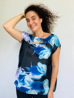 Camiseta Kaftan Cetim Rosa Azul - comprar online