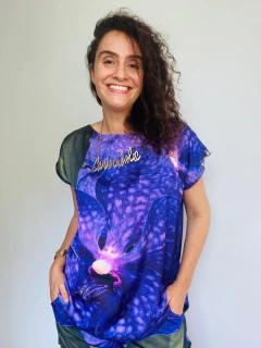 Camiseta Kaftan Cetim Orquídea Roxo - comprar online