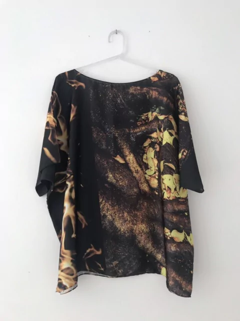 Camiseta Morcego Cetim Isidora Fogo 