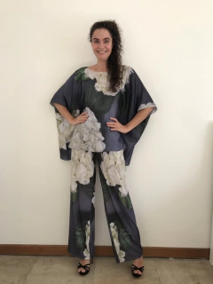 Camiseta Maxi Morcego Cetim Hortênsia Cinza