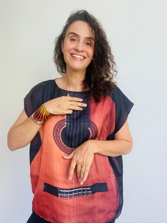 Camiseta Kaftan Cetim Violão - ALESSA