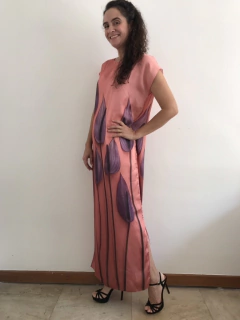 Vestido Longo Kaftan Cetim Antúrio Rosa on internet
