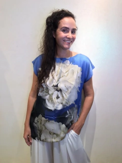 Camiseta Kaftan Cetim Hortênsia Azul on internet