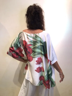 Camiseta Máxi Morcego Cetim Tulipa Vermelha - buy online