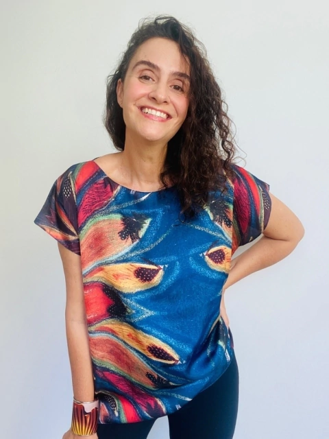 Camiseta Kaftan Cetim Plumas Alessa