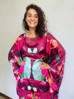 Camiseta Maxi Cetim Orquídea Vermelho na internet