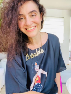 Camiseta Morcego Cetim Mulher Maravilha Preto