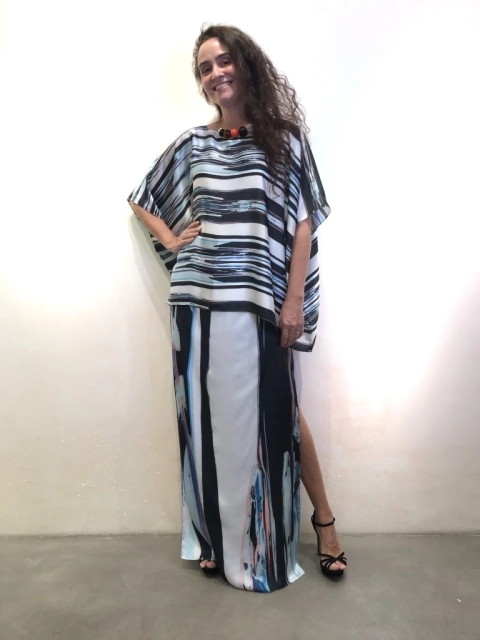 Camiseta Máxi Morcego Cetim Ganesha Azul Listras