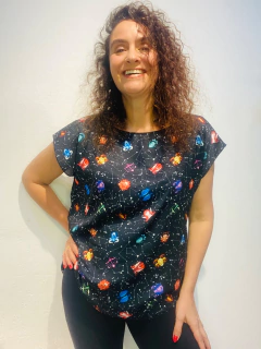 Camiseta Kaftan Cetim Zodiac Joy - ALESSA