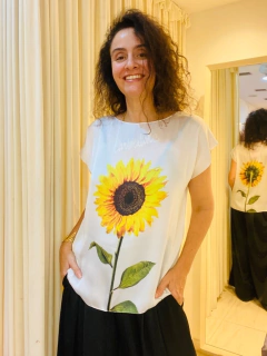 Camiseta Kaftan Cetim Girassol Branco on internet