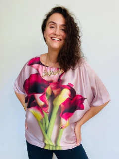 Camiseta Morcego Cetim Calla Vermelha