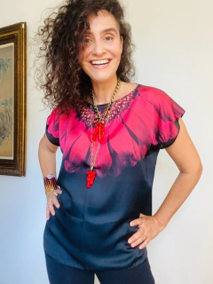 Camiseta Kaftan Cetim Gérbera Preta - ALESSA