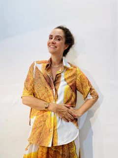 Camiseta Social Crepe Folhas Douradas na internet