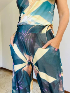 Macacão Alcinha Jersey Lírio Oliva na internet