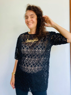 Camiseta Básica Renda Bordada Preta - comprar online
