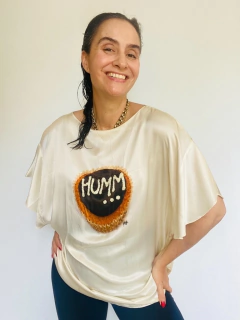 Camiseta Asa Seda Bordado Humm - ALESSA