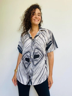 Camiseta Social Manga Curta Crepe Folha Listra on internet