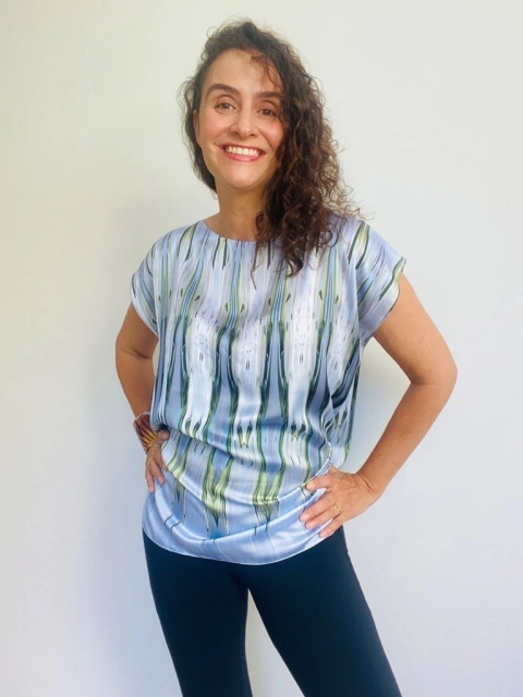 Camiseta Kaftan Cetim Lírio Listras