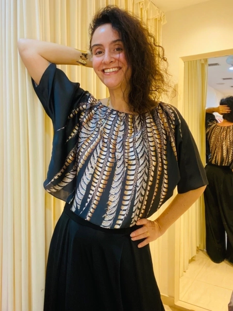 Camiseta Morcego Cropped Cetim Faisão Preto